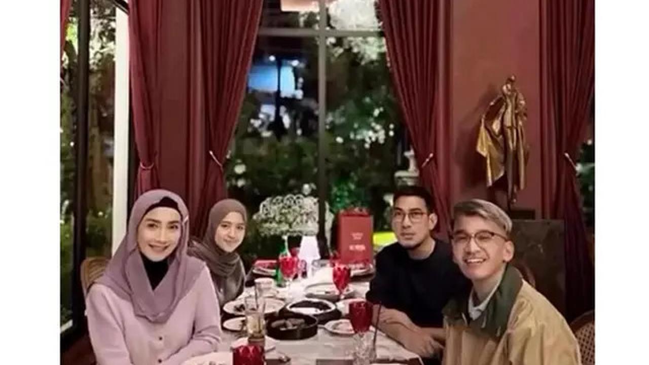 6 Potret Ruben Onsu Imami Salat Desy Ratnasari dan Putrinya, Bukber Puasa Syawal