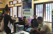 Bikin Ulah Ogah Bayar Salon, Turis Norwegia Ngaku Tak Punya Ongkos Pulang