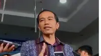 Presiden Joko Widodo kembali mengunjungi pusat perbelanjaan Sarinah hingga polisi mengamankan tiga terduga teroris di Cirebon.