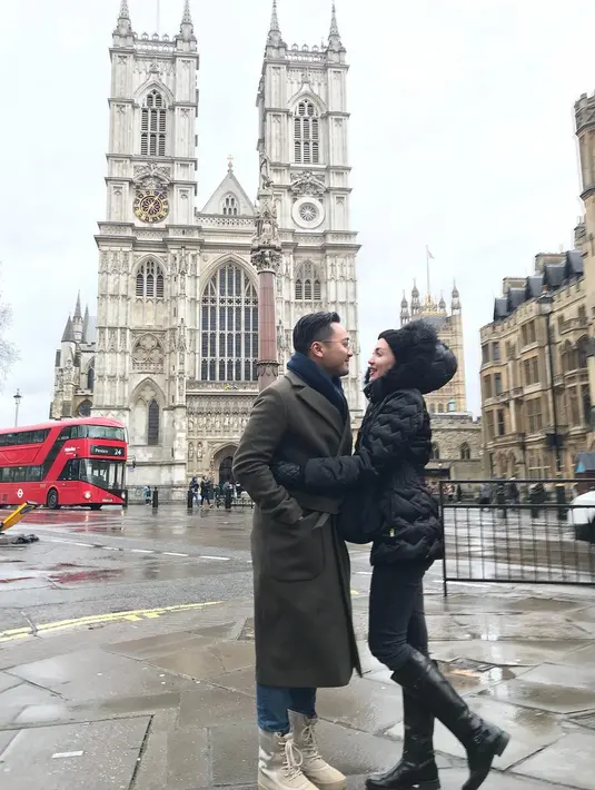"Pasti tiap tahun sama seperti tahun lalu, aku bener-bener merindukan (anak). Jadi tiap tahun aku selalu minta doa mudah-mudahan tahun ini ada berkat," ucapnya di kawasan Cikini, Jakarta Pusat, Selasa (16/1/2018). (Instagram/riantic)