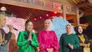 Para perempuan ini sengaja datang ke Yogyakarta untuk ikut memeriahkan acara ulang tahun Soimah. [Instagram/mirahayati29]