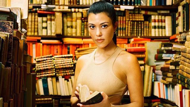 [Bintang] Kourtney Kardashian