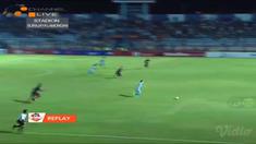 Pertandingan yang super menegangkan antara Persela vs Persipura berujung dengan skor imbang 2-2, dimana gol diciptakan oleh Rafael...