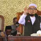 Ustadz Adi Hidayat hadir dalam acara tabligh akbar puncak rangkaian milad 1 Dekade Metode Wafa di Masjid Nasional Al Akbar Surabaya. (Istimewa).