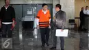 Dirut PT Traya Tirta Makassar Henky Widjaya usai menjalani pemeriksaan terkait kasus dugaan suap kerjasama rehabilitasi kelola dan transfer untuk instalasi pengelolaan PDAM Kota tahun 2006-2012, Jakarta, Selasa (4/8/2015). (Liputan6.com/Helmi Afandi)