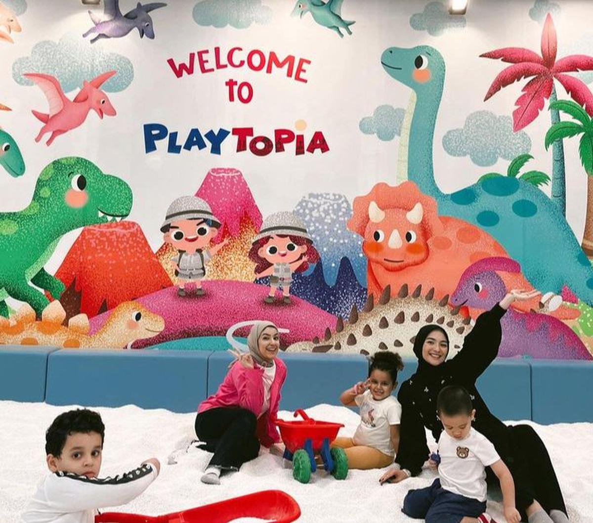 Citra Kirana kerap membagikan foto-foto terbaru sang anak, Athar. Citra Kirana sedang menikmati momen kebersamaan dengan sang putra tercinta.