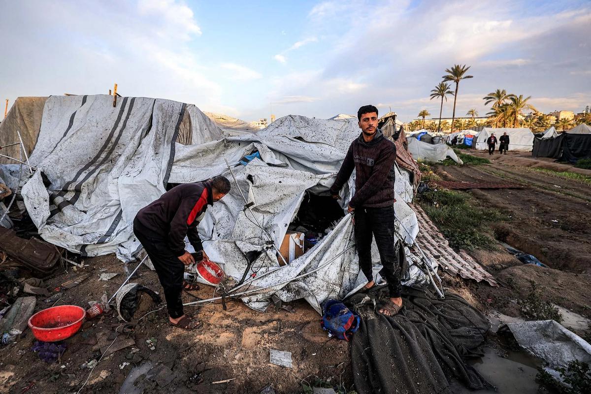 FOTO: Detik Detik Serangan Udara Hantam Kamp Pengungsi di Gaza Tengah