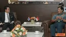 Citizen6, Jakarta: Panglima TNI Laksamana TNI Agus Suhartono menerima CC Dubes Thailand untuk Indonesia H.E. Mr. Thanatip Upatising di ruang tamu Panglima TNI, Mabes TNI Cilangkap Jakarta, Rabu (14/11). (Pengirim: Badarudin Bakri).