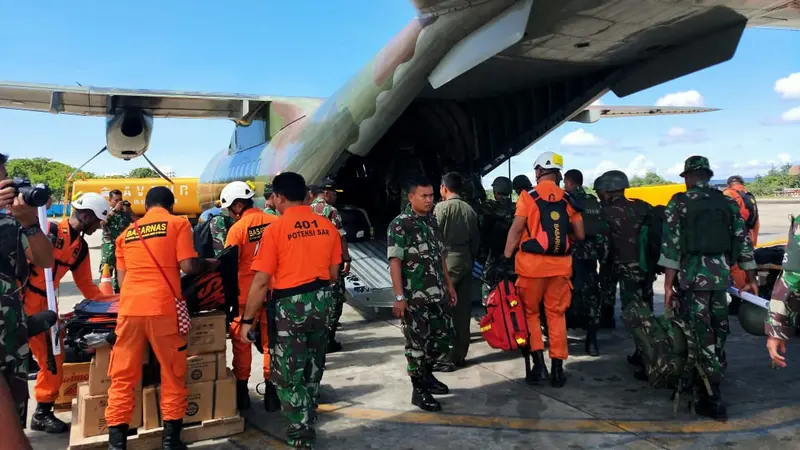 Tim SAR gabungan dari Jayapura yang diberangkatkan ke Oksibil lakukan penccarian helikopter MI-17