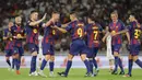 Pemain Barcelona Legends merayakan gol yang dicetak Javier Soriano dalam laga Clash of Legends di Stadion Utama Gelora Bung Karno (SUGBK), Senayan, Jakarta, Sabtu (18/04/2026). (Bola.com/Bagaskara Lazuardi)