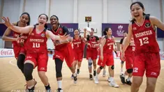 Timnas Bola Basket Putri Indonesia sukses mengukir tinta emas dengan membuat sejarah di SEA Games 2023 Kamboja. (Dok: CdM Indonesia SG / Evan Andraws)
