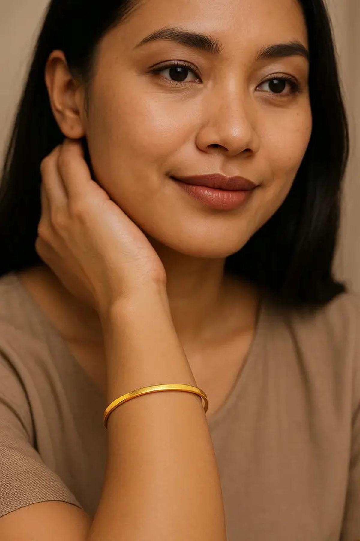 7 Rekomendasi Gelang Emas 24 Karat Tipis yang Elegan, Minimalis tapi Mewah