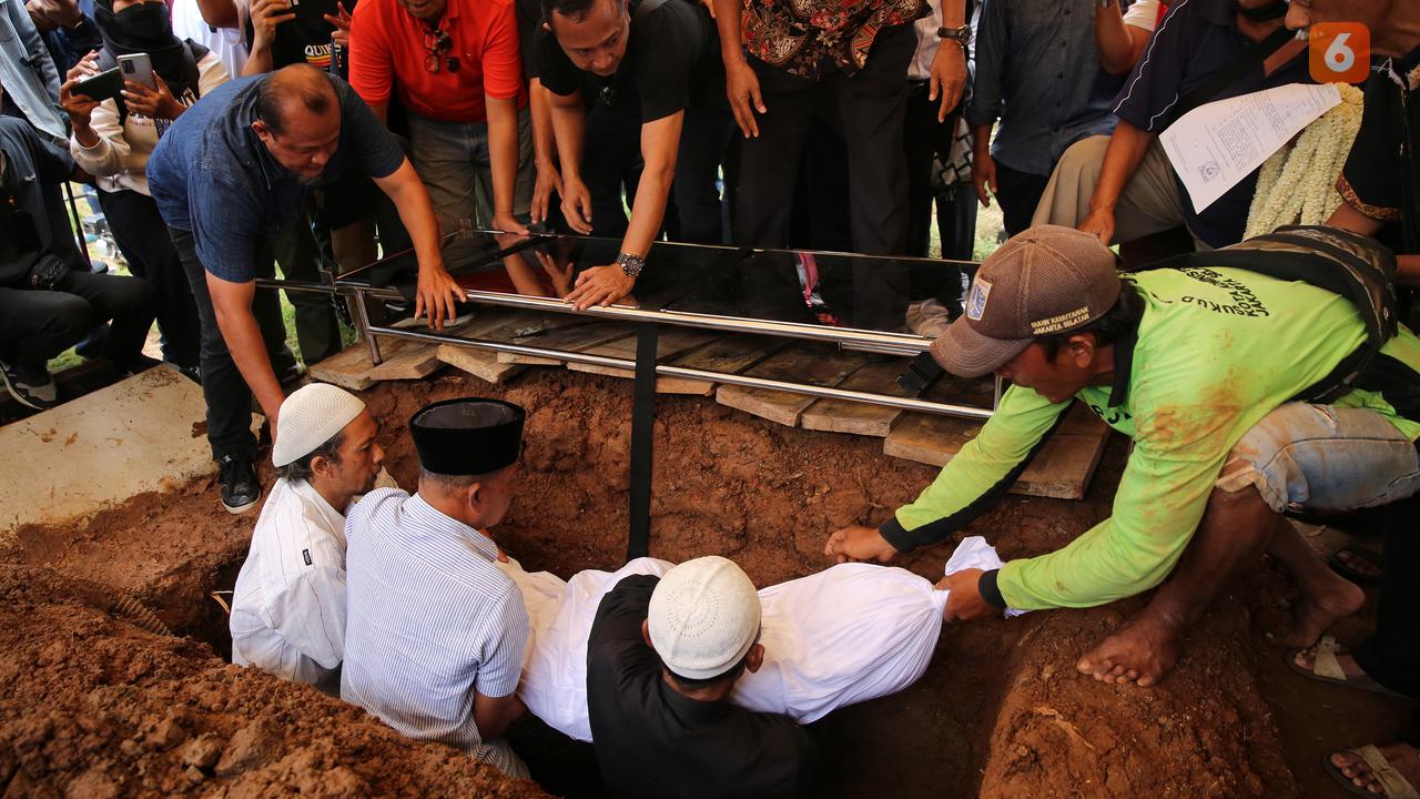 Pemakaman Nomo Koeswoyo