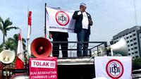 IDI beserta anggota organisasi lain demo atau unjuk rasa di depan Gedung DPR pada Senin, 28 November 2022 soal RUU Omnibus Law Kesehatan (Foto: Ade Nasihudin)