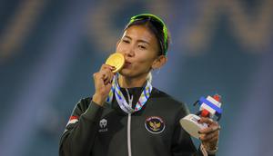 Emilia Nova tampil konsisten dan dominan sepanjang rangkaian nomor lomba, hingga akhirnya memastikan diri naik ke podium tertinggi. (Bola.com/Bagaskara Lazuardi)