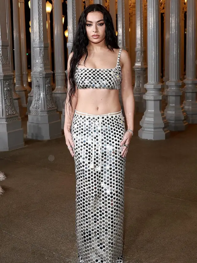 8 Gaya Mewah Seleb Hadiri LACMA Art + Film Gala 2024, Kim Kardashian, Emily Ratajkowski, hingga Mun Ka Young