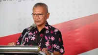 Juru Bicara Gugus Tugas Percepatan Penanganan COVID-19 Achmad Yurianto menjelaskan rapid test Corona massal saat konferensi pers secara live di Graha BNPB, Jakarta pada Sabtu (21/3/2020). (Dok Badan Nasional Penanggulangan Bencana/BNPB)