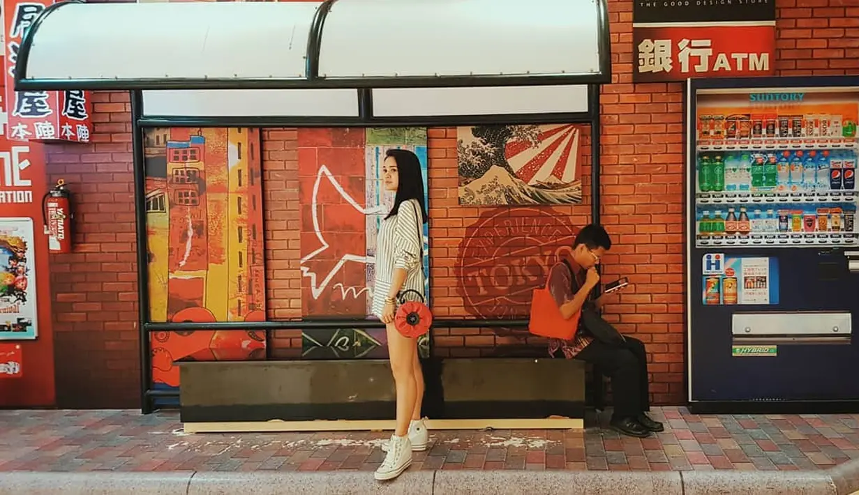 Belum juga memiliki kekasih, namun Michelle tidak merasa sulit menemukannya. Ia berpikir, memang untuk saat ini belum waktunya saja untuk Michelle memiliki kekasih. (Instagram/michelleziu)