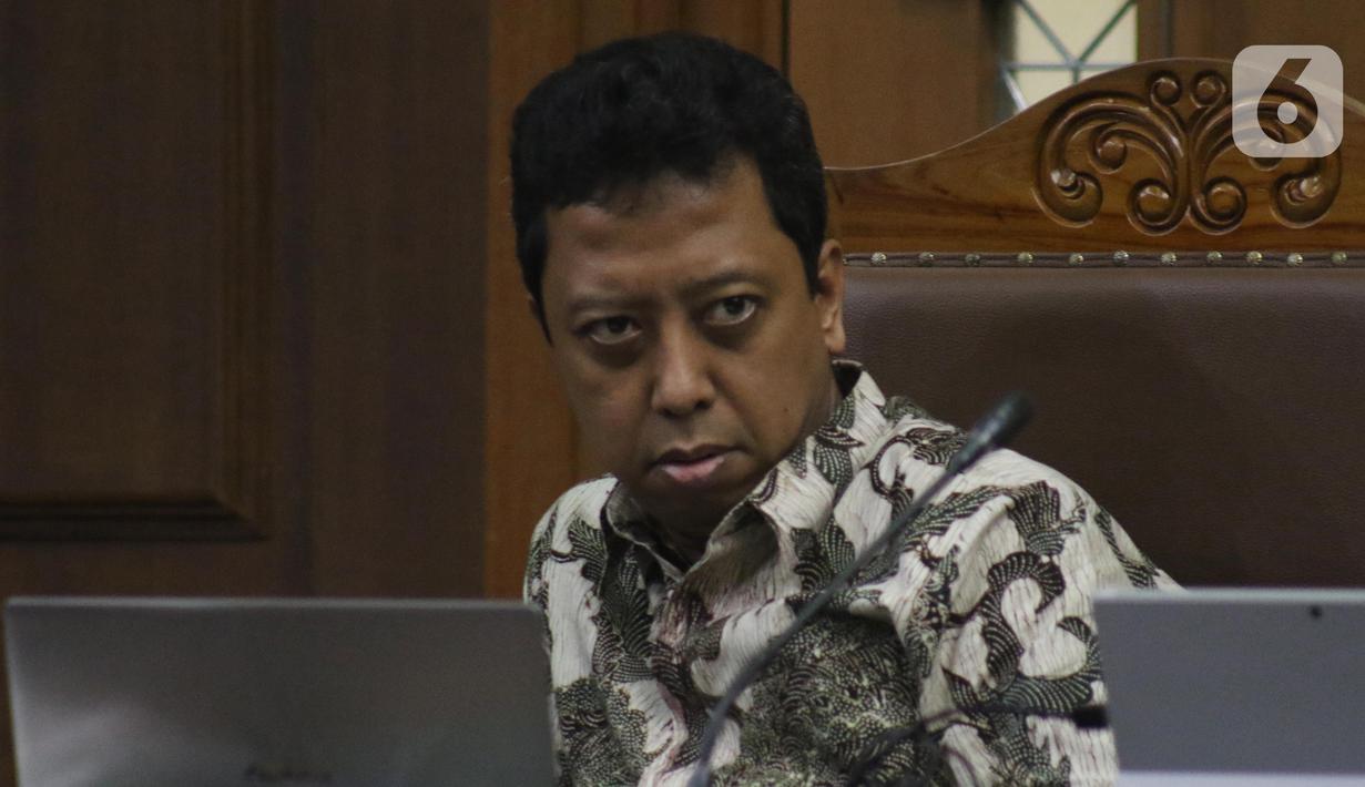 Terdakwa dugaan suap jual-beli jabatan di lingkungan Kemenag, M Romahurmuziy saat menjalani sidang lanjutan di Pengadilan Tipikor, Jakarta, Rabu (27/11/2019). Sidang mendengar keterangan dua orang saksi, Roziqi dan Abdul Wahab. (Liputan6.com/Helmi Fithriansyah)
