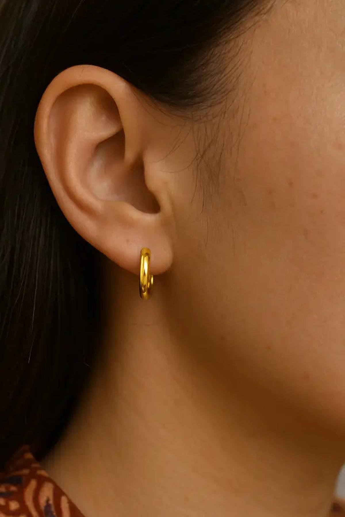 7 Model Anting Emas untuk Baju Batik yang Kekinian