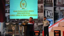 Wakil Presiden Jusuf Kalla memberikan sambutannya di acara Peringatan Hari Konstitusi di Gedung Nusantara IV, Senayan, Jakarta, Kamis (18/8). Sejumlah kegiatan diselenggarakan MPR dalam rangka peringatan Hari Konstitusi.(Liputan6.com/Johan Tallo)