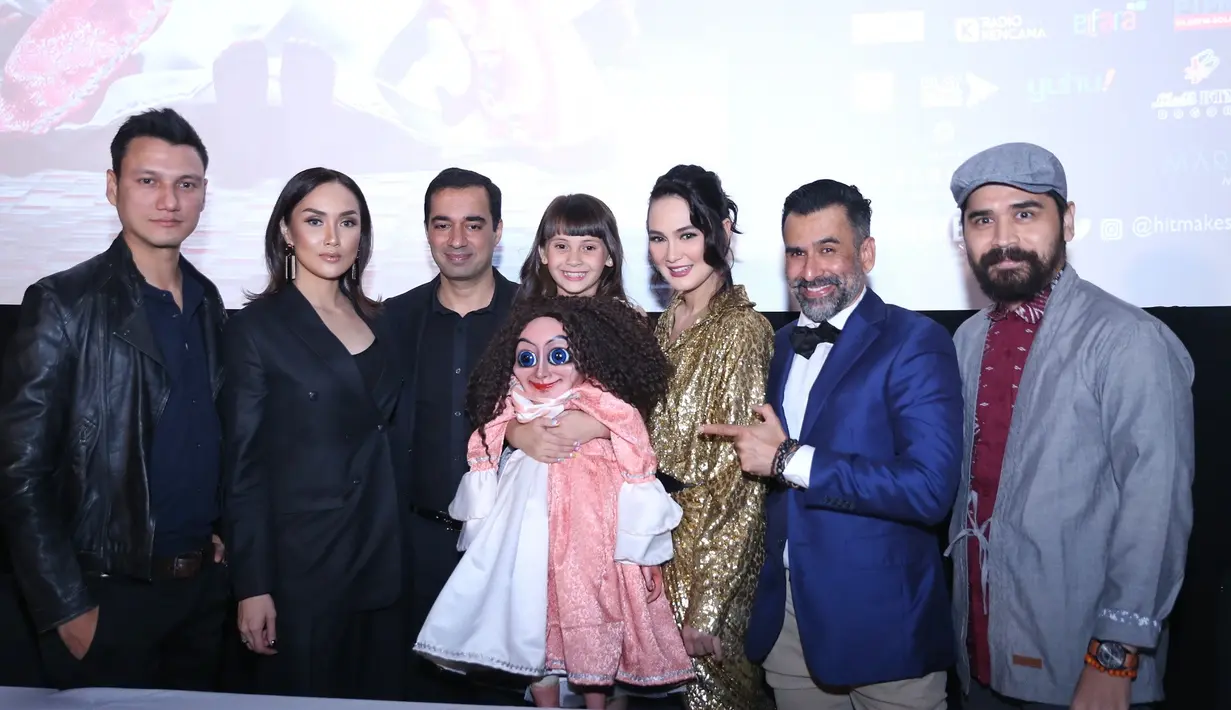 "Seru banget, karena gue nggak nyangka ternyata syuting film horor itu capek banget gitu kan, capek karena gue biasanya main drama, kebanyakan dialog dan ekspresi-ekspresi gitu, ketika main film horor gue harus melakukan sesuatu yang beda," kata Tian.