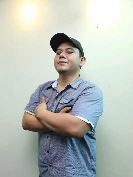 Saat dijumpai di kawasan Menteng, Jakarta Pusat, Jumat (6/11/2015) Faldy menjelaskan bahwa Padi tak bisa di bilang bubar melainkan vakum sejanak, Padi menunggu waktu yang tepat untuk kembali (Eksis). (Nurwahyunan/Bintang.com)