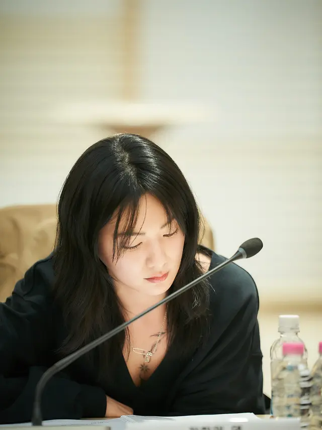 Nana di momen reading film Omniscient Reader's Viewpoint. [Foto: Soompi]