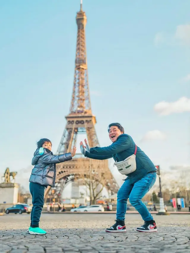 Potret Kedekatan Merry dan Rafathar, Bak Ayah Anak