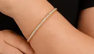 Gelang Emas 5 Gram Bisa untuk Tangan Gemuk? Ini 7 Model yang Nyaman dan Tetap Terlihat Mewah (sumber:AI)