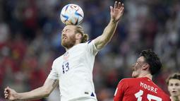 Naluri bertahan yang bagus membuat bek berusia 35 tahun ini masih menjadi pilihan utama Timnas Amerika Serikat di Piala Dunia 2022. Tim Ream dikenal sebagai bek yang tenang dan disiplin di lini pertahanan. (AP/Ashley Landis)