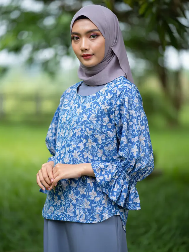 Model Atasan Batik Wanita Hijab Sederhana untuk Acara Outdoor