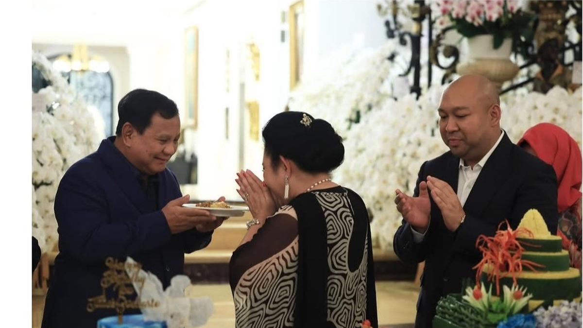 Momen Hangat Prabowo Rayakan Ulang Tahun Titiek Soeharto, Dapat Potongan Tumpeng Khusus