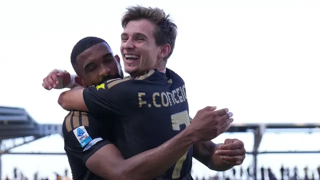 Pemain Juventus Bremer dan Francisco Conceicao