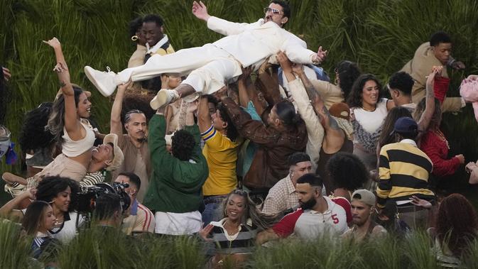 Bad Bunny Menghilang dari Instagram Usai Cetak Sejarah di Super Bowl 2026