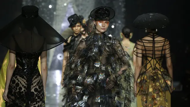 Gaun Berkilau Koleksi Terbaru Eddy Betty “Pendar”, Mahakarya Setelah Kebaya Akad Luna Maya