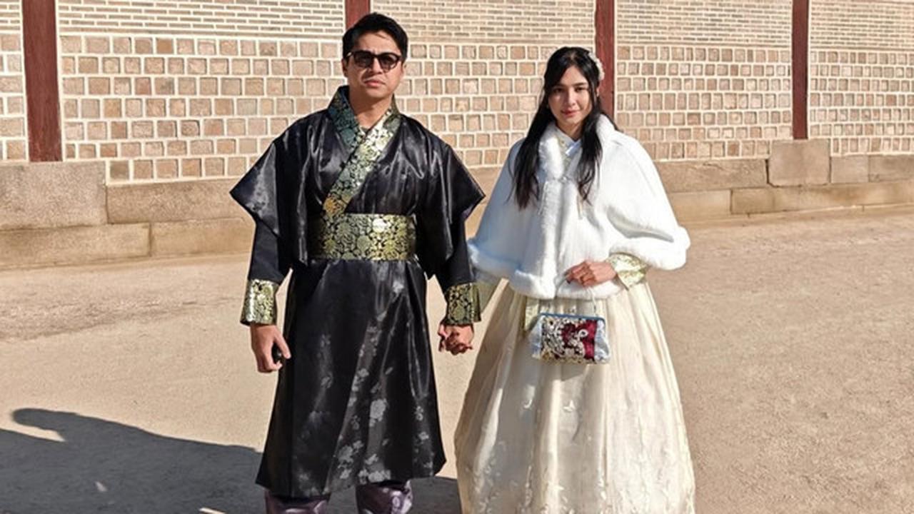 Bak Couple Drama Korea, Mikha Tambayong dan Deva Mahenra Kenakan Hanbok Saat Liburan