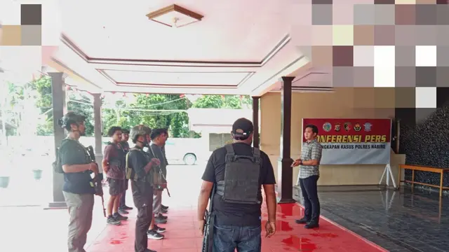 Olah TKP Penembakan Dua Polisi oleh KKB di Nabire