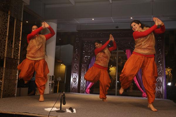 Tarian tradisional yang menghibur Anda | copyright vemale.com