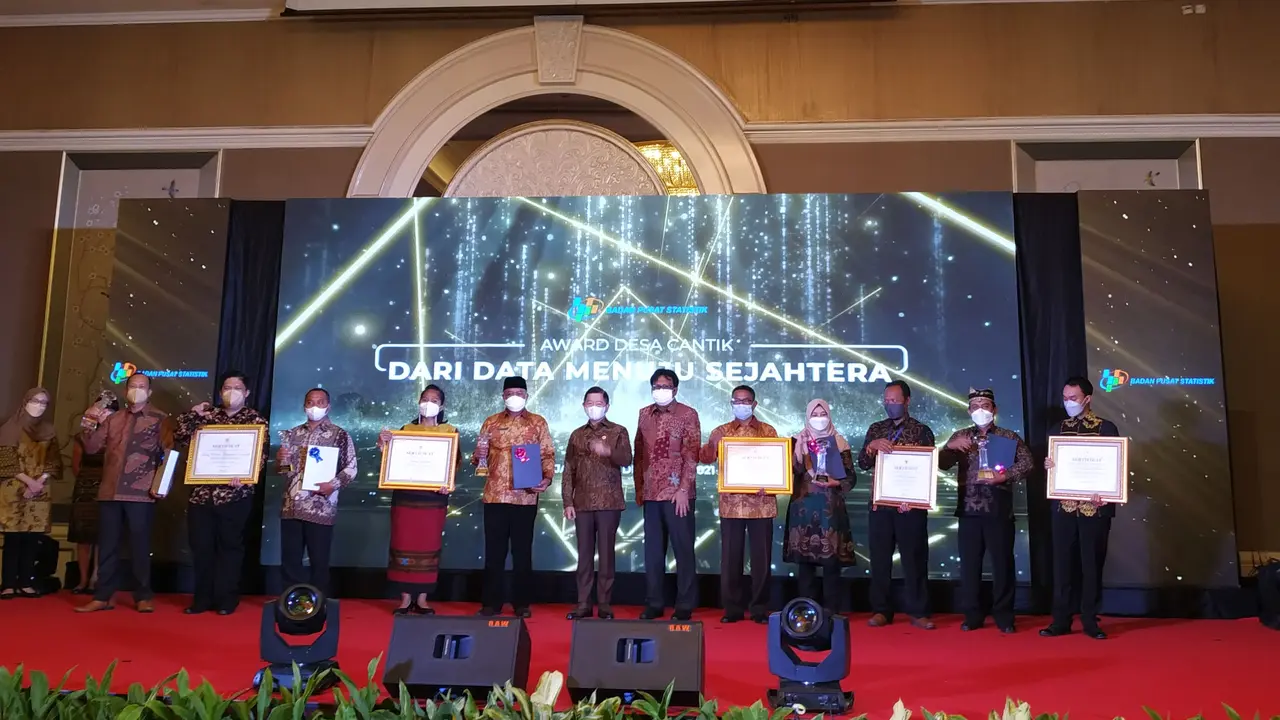 BPS memberikan penghargaan ke 10 Desa Cinta Statistik (Cantik) terbaik 2021.