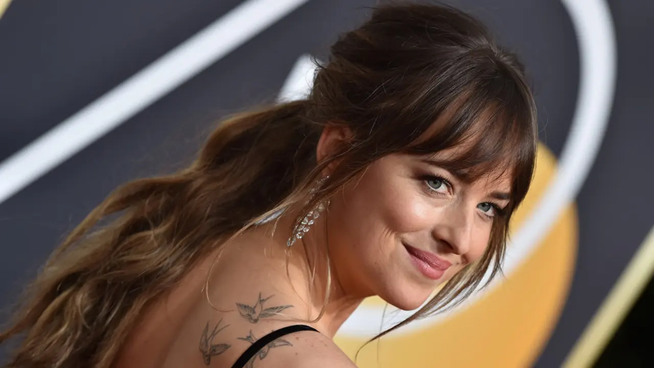 [Bintang] Dakota Johnson