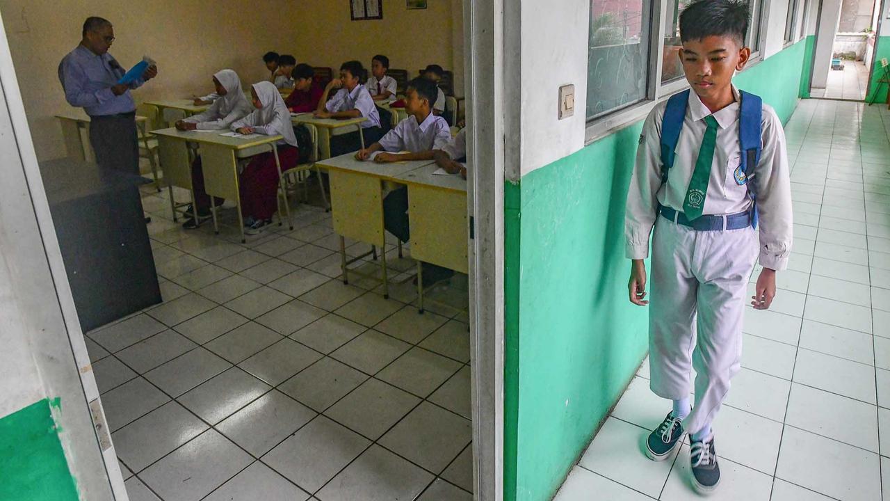 FOTO: Hari Pertama Tahun Ajaran Baru, SMP Swasta Gratis di Depok Resmi Dimulai