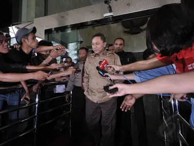 Menteri Kehutanan Zulkifli Hasan mendatangi gedung Komisi Pemberantasan Korupsi (KPK), Jakarta, Selasa (24/6/14). (Liputan6.com/Johan Tallo)