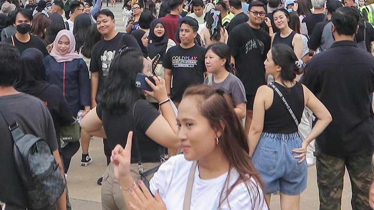 Ini menjadi momen perdana band rock asal Inggris itu tampil di Indonesia.