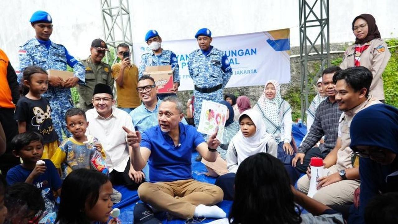 Solidaritas Kemanusiaan: Menko Pangan Salurkan Bantuan Korban Kebakaran Pengadegan yang Hanguskan 88 KK