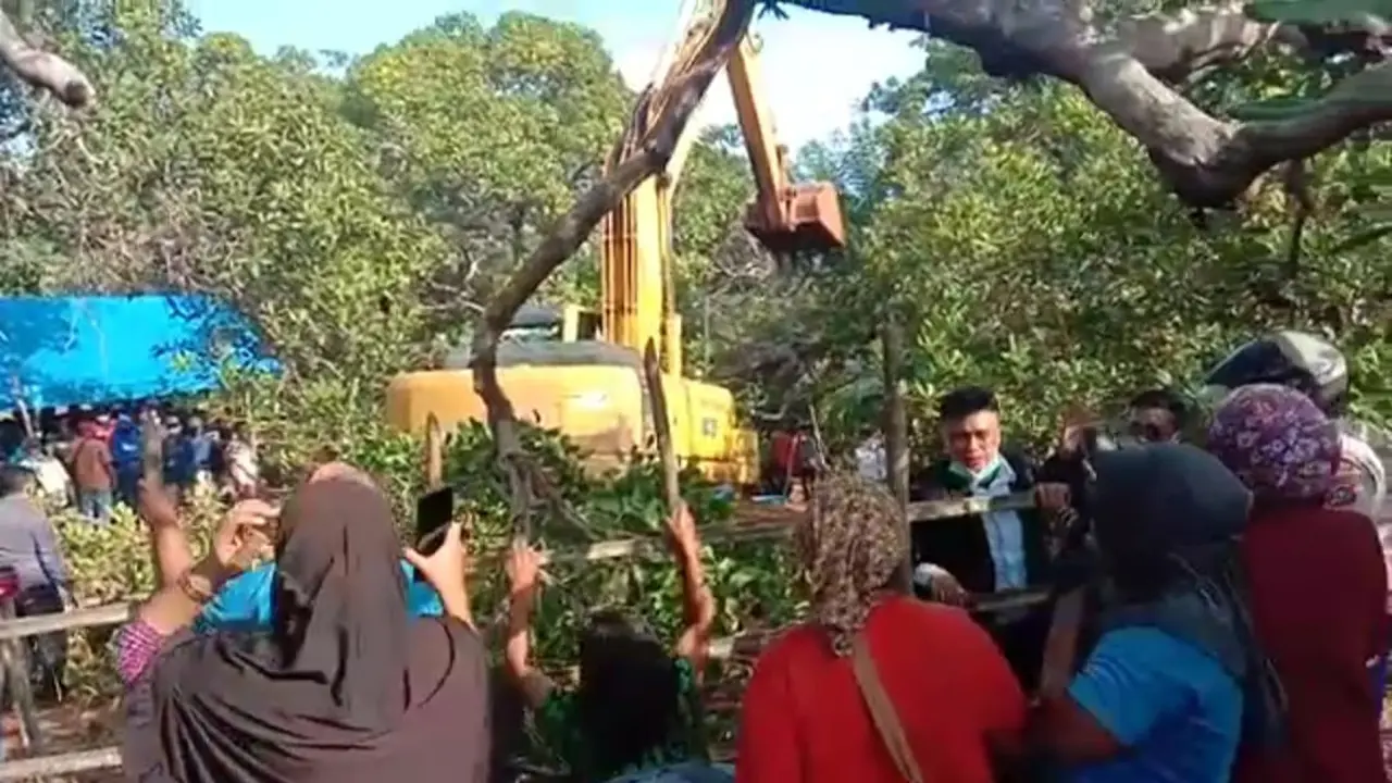 Meskipun sudah banyak warga di laporkan polisi, petani di Wawonii Kabupaten Konawe Kepulauan Provinsi Sulawesi Tenggara menolak tambang beroperasi di lahan kebun mereka.(Liputan6.com/Ahmad Akbar Fua)