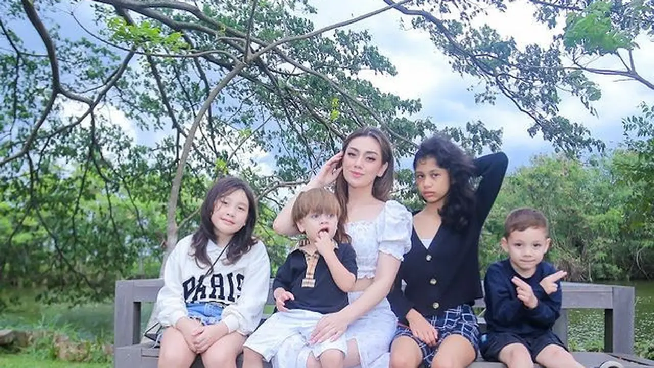 Celine Evangelista bersama anak-anaknya (Instagram/celine_evangelista)
