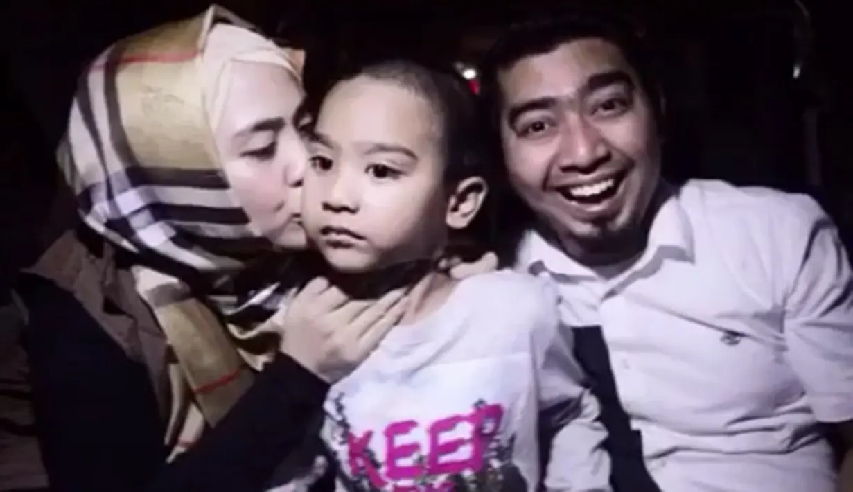 Ustaz Solmed dan April Jasmine