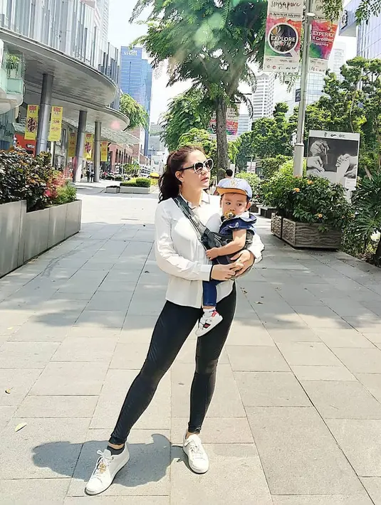 Belum lama ini, Vicky pun mengaku rindu dengan tubuh langsingnya. Namun bukan sekadar keinginan, Vicky pun sudah melakukan banyak cara untuk menurunkan berat badannya hingga akhirnya ia berhasil menurunkannya. (Instagram/vickyshu)