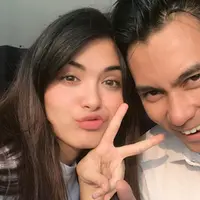 Tidak lama lagi Baim Wong akan melepas masa lajannya. Baim akan menikah dengan kekasihnya Vebby Palwinta, wanita yang dikenalnya melalui media sosial. (Instagram/vebbypalwinta)